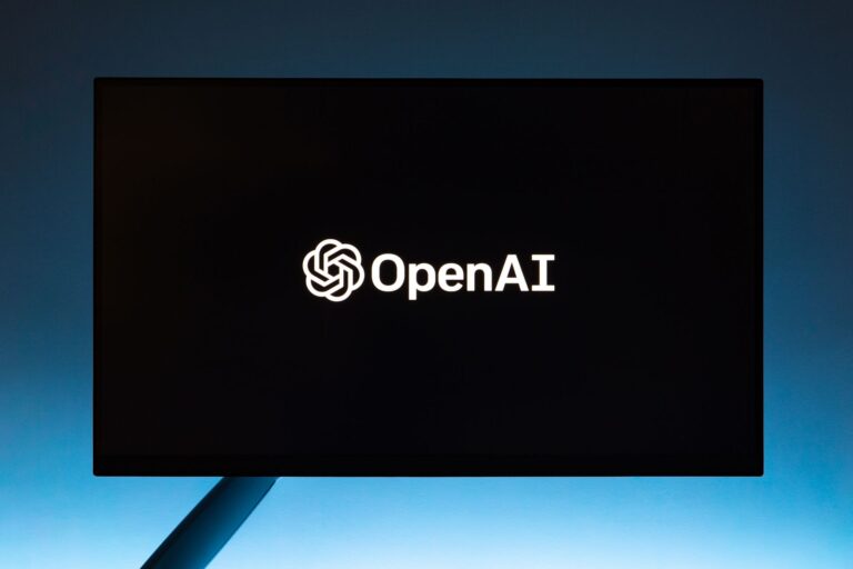 DeepSeek新モデル、Claude超え主張の真偽は？無料提供の中身